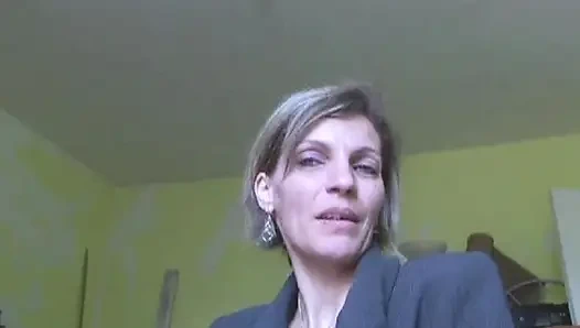 Fransız genç kız sevgilisine sıkı götünü siktiriyor