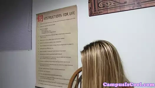 Üniversiteli amatörler poker masasında anal seks yapıyor