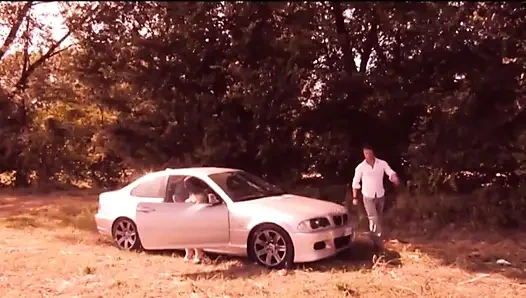 Büyük bir yarak ve iki sürtük için kaçırılmaz üçlü seks