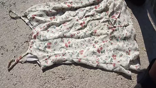 çiçek 12 elbise işemek