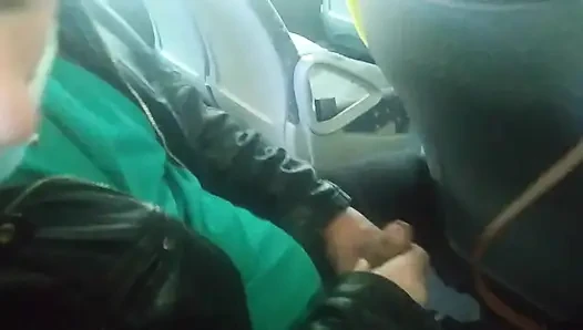 HALK OTOBÜSÜNDE ORAL SEKS VE GÖĞÜSLERINI VE BÜYÜK GÖTÜNÜ TEŞHIR EDIYOR