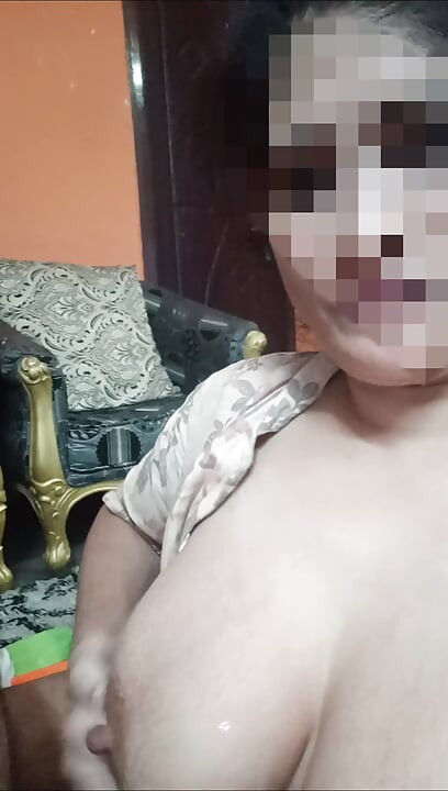 Azgın Hintli kız arkadaş birden fazla kez boşalıyor