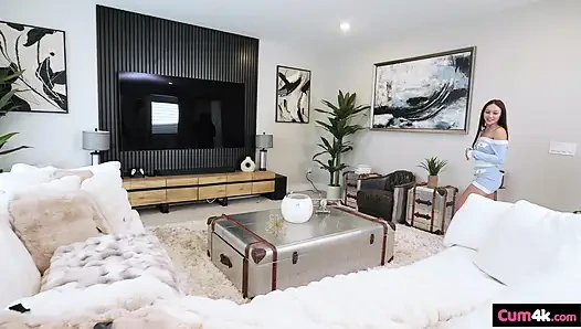 Sürtük emlakçı müşteriye özel bir gösteri yapıyor