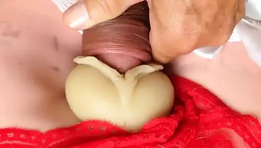 Je gicle dans la petite chatte de Sandra