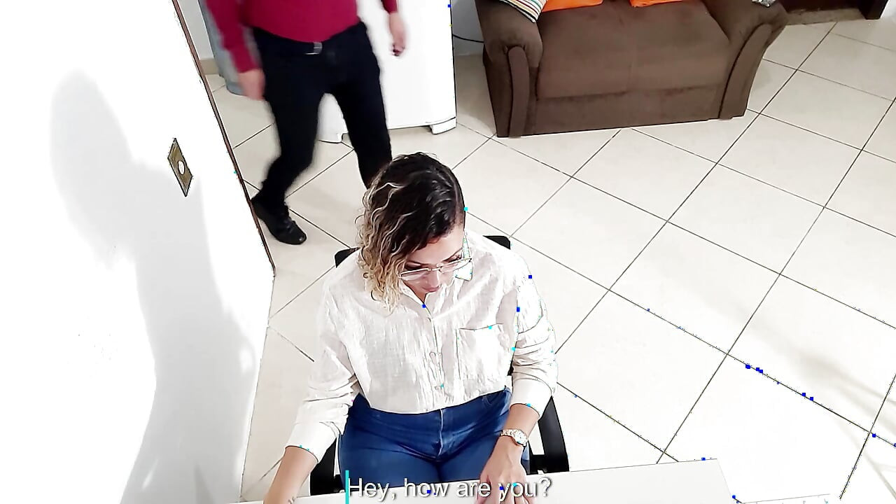 Sekreter ofiste patronu tarafından göt deliğini kullanıyor.