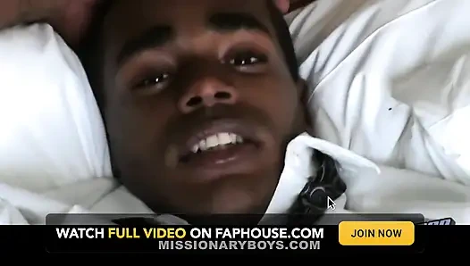 Katolik adam yaşlı Gilberto Verde seks oyuncağıyla mastürbasyon yapıyor