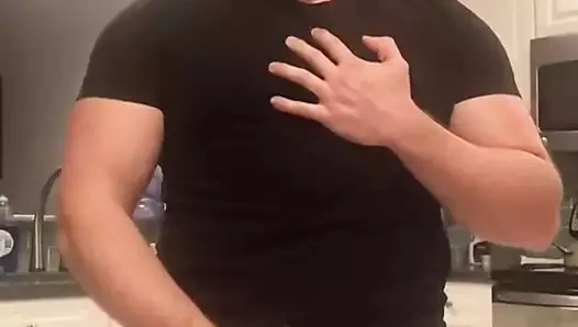 Sıcak sakallı adam mutfakta boşalan