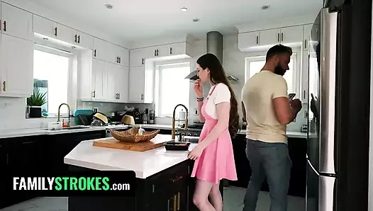 Anal seks seni mutlu edecek mi, üvey baba? Üvey kız sert anal