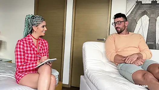 En iyi arkadaşım kıçımı sert sikiyor