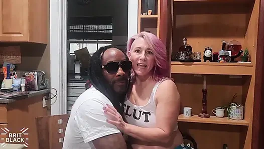 Brit Black film izliyor, film çekiyor, yüze boşalma