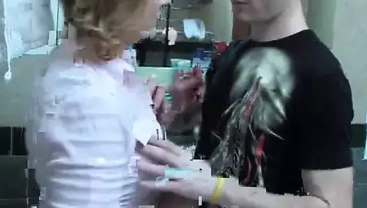 Rus olgun fahişe genç bir adam tarafından becerdin