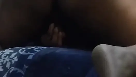 Mi çikolatayı kırbaçlıyor