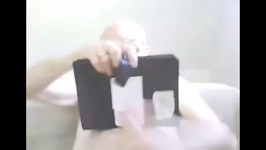 Dede kameraya boşalıyor