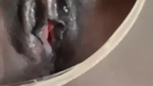 Azgınım ve küçük ıslak amım için bir vibratöre ihtiyacım var