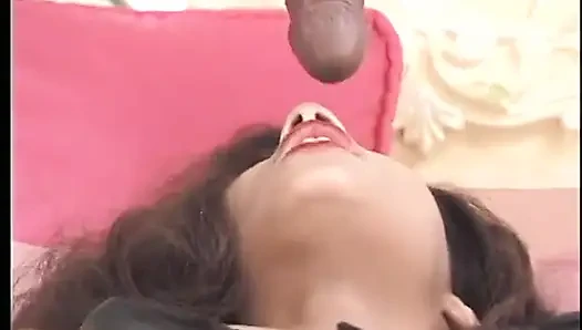 Afrikalı piliç harika üçlü grup sekste aynı anda iki siyah yarağı alıyor