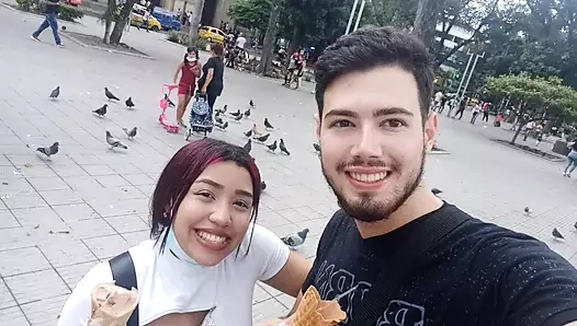 18 yaşındaki esmer komşu büyük memeli genç New York, Amerika Birleşik Devletleri'nde büyük bir yarak tarafından becerdin alır