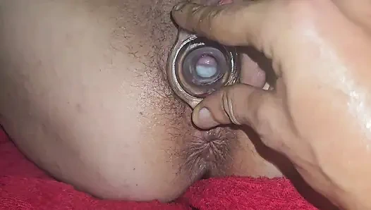 Seksi evli kadın ilk kez kendine yumruk sokuyor