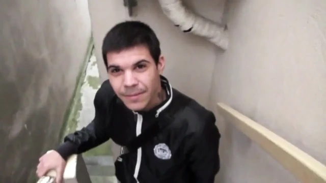 Twink evde en iyi arkadaşı tarafından sikiliyor