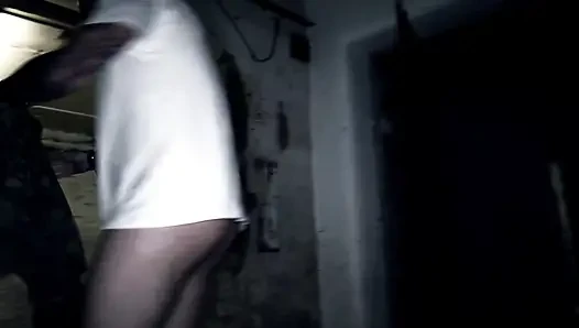 Zenci orta yaşlı seksi kadın ve Fransız erkek arkadaşı mastürbasyon yaparken eğleniyor