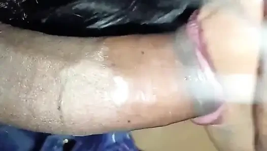Hintli kız arkadaşım yarağımı emiyor