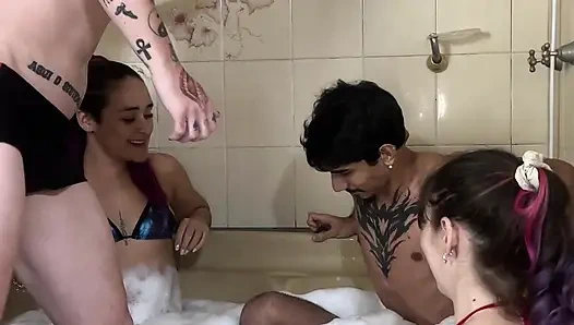 Hidro'da prezervatifsiz çift alışverişi