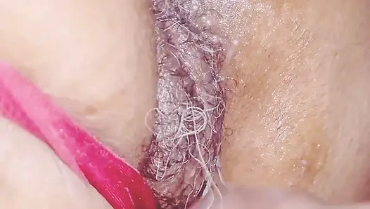 Harika anal sikiş, olgun hizmetçi götüne büyük bir döl alıyor