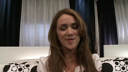 Evde her zaman istekli bir yarakla sürtük olmaya hazır