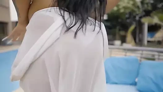 Havuz, büyük memeler, tombul, orgazm, yutma, taşak yalama