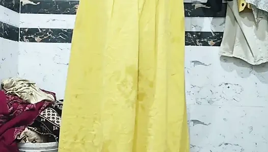 Priya bhabi yeni tarz vücut gösterisi