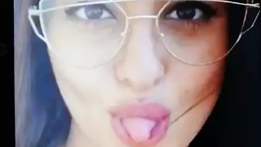 Sonakshi sinha boşalmak haraç