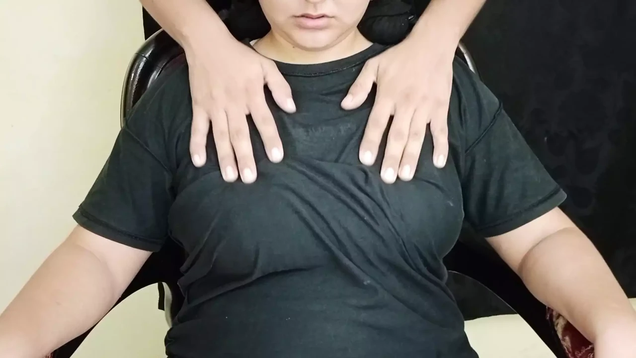 een massage voor mijn stiefzus op die grote en heerlijke tieten
