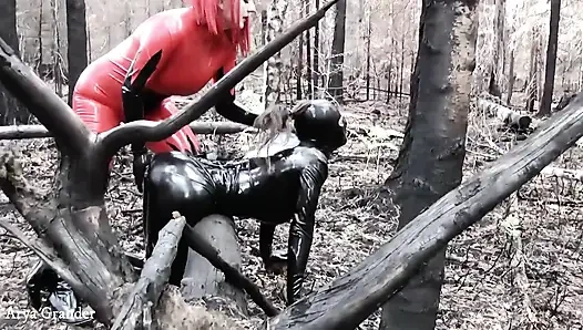 Lastik bebekle lateks fetiş oyunu