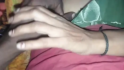 Gaon ke friend ki mausi ko Apne Ghar per bulakar Kali chut Ki Kar Li chudai Desi mausi ki chut