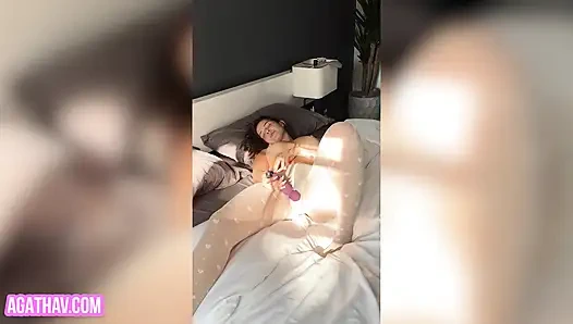 AGATHA VEGA ATRAPADA DERRETIRSE CON VIBRADOR