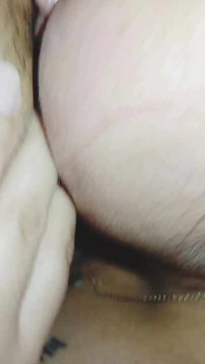 Потрясающий момент из "Я нюхал грязные трусики моей жены, и она вознаграждает меня, сосу мой член и задницу"