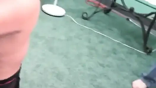 Şehvetli sarışın yarak emici yavaş ve boğucu sakso çekiyor