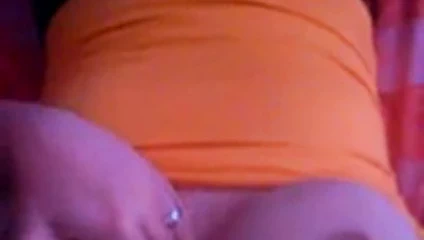 Cindy spielt mit ihren dicken Titten und ihrer Fotze