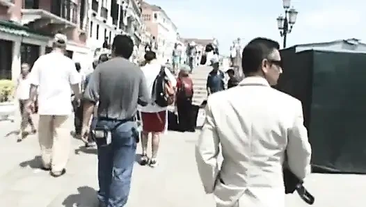 Seksi büyük göğüsler iki büyük penisi seviyor