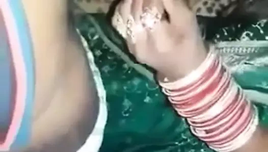 Hint eşcinsel çapraz dresser emme çük içinde saree