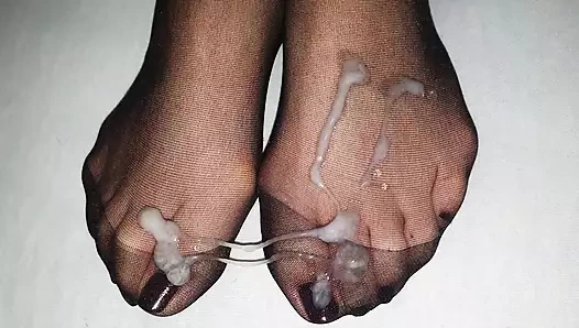 Siyah naylon çoraplı siyah ayak parmaklarına zayıf döl düşkünü