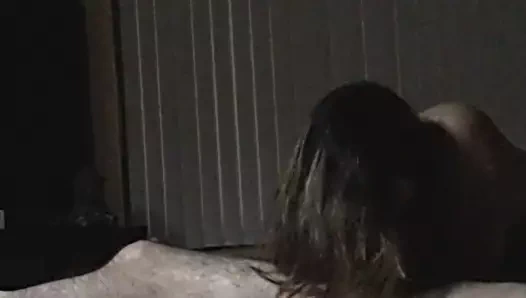 Sıcak Asya büyük memeler verir tutku oral seks için iş arkadaşı