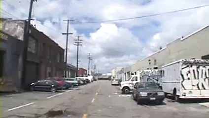 Araba hırsızı polis tarafından kullanıldı ve tacize uğradı