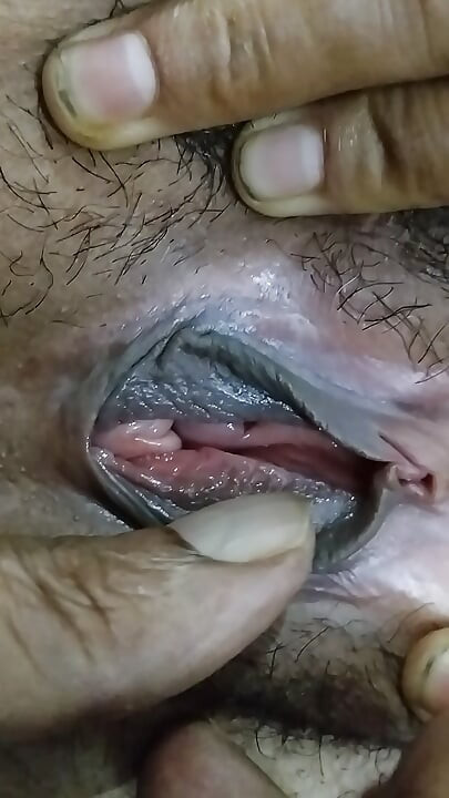 Seksi bayan üvey babasını sert sikiyor sert seks domaltmalı pozisyonunda minik amcığını yalıyor