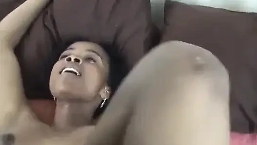 Klasik siyah amcık sikişiyor büyük siyah yarak emiyor