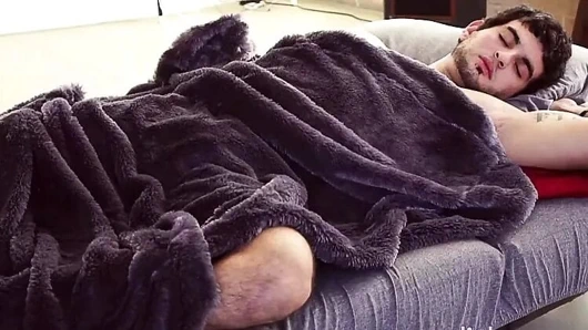 Sıcak karanlık saç kayalık gret sarkıntılık oral seks ve büyük boşalmak