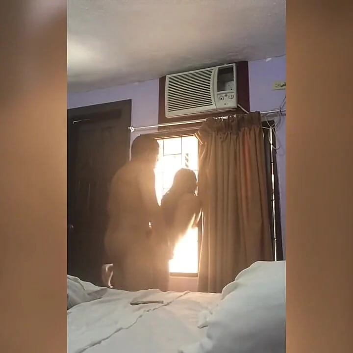 Onun içine boşalmasını seviyorum