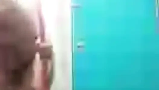 Güzel bir çıplak duş almak beni çok heyecanlandırıyor