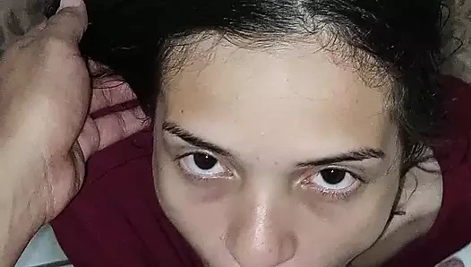 Sevimli minyon Brezilyalı kız sakso çekti ve götünü verdi