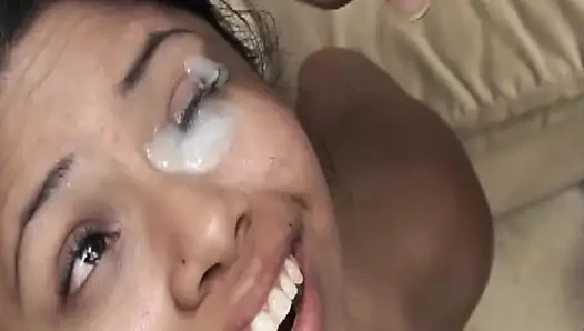 Olgun esmer orta yaşlı seksi kadın büyük zenci yarağını gırtlağına kadar alıyor