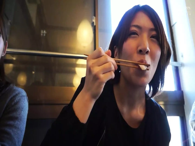 M604G06 Gurme limanda ödülle gelen tam zamanlı bir ev hanımının hüsrana uğramış karısı.